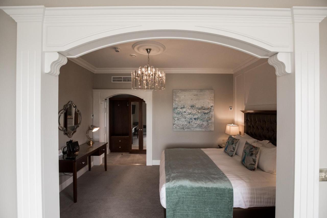Clanard Court Hotel アシー エクステリア 写真