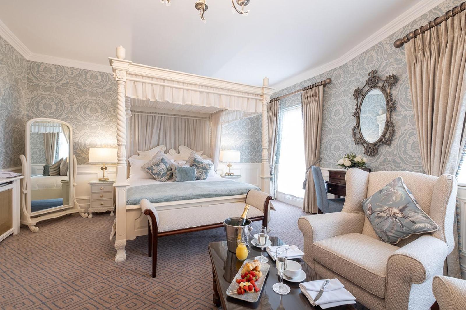 Clanard Court Hotel アシー エクステリア 写真