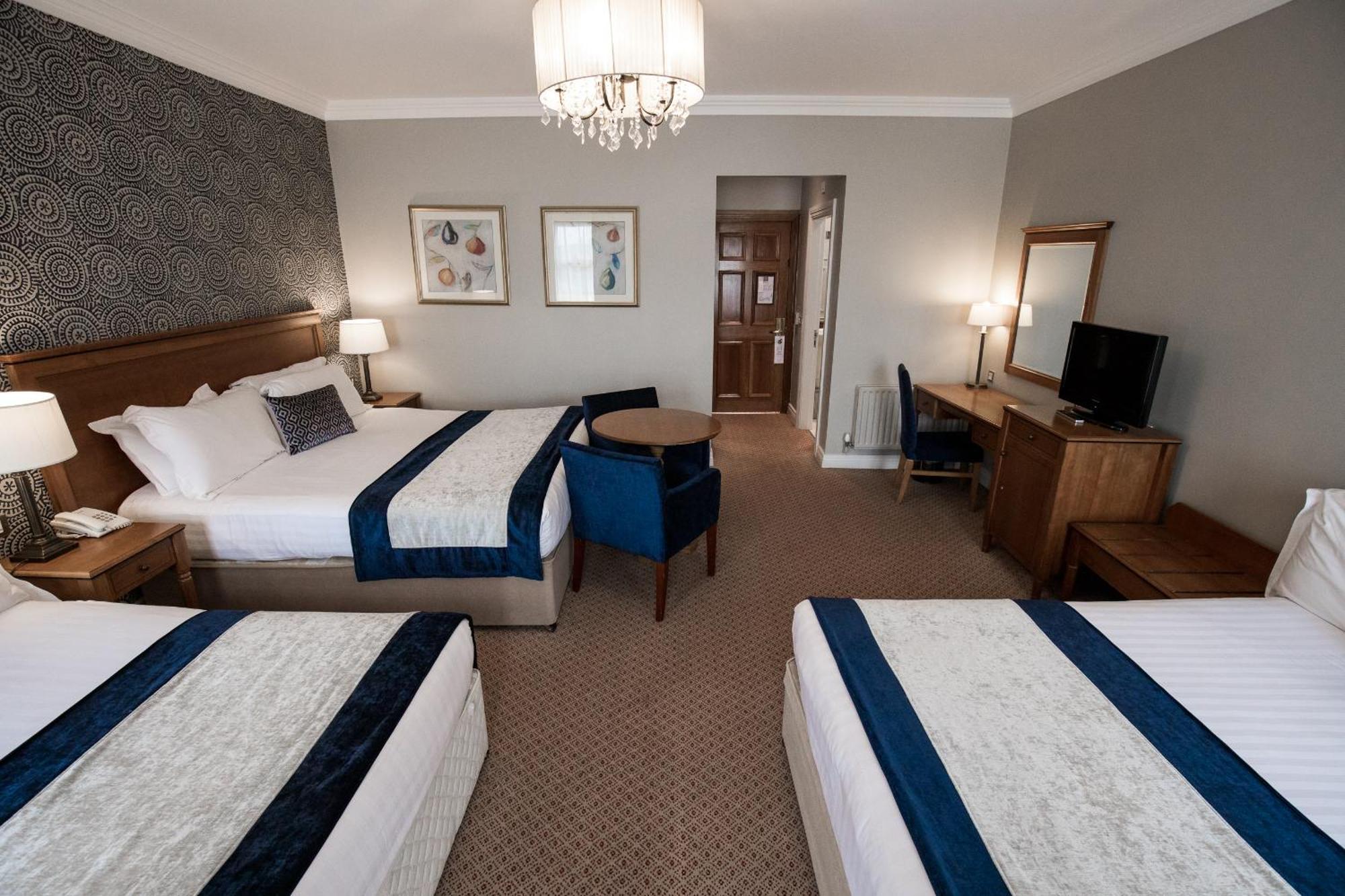 Clanard Court Hotel アシー エクステリア 写真
